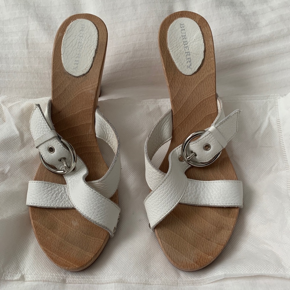 Burberry leather strappy slides/sandals
